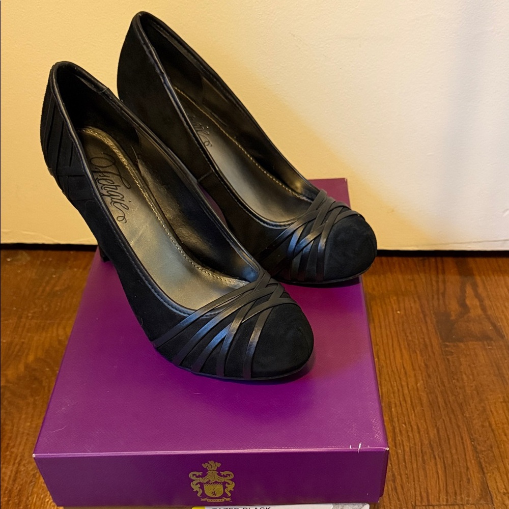 Fergie Black Suede-Strap Heeled Pumps